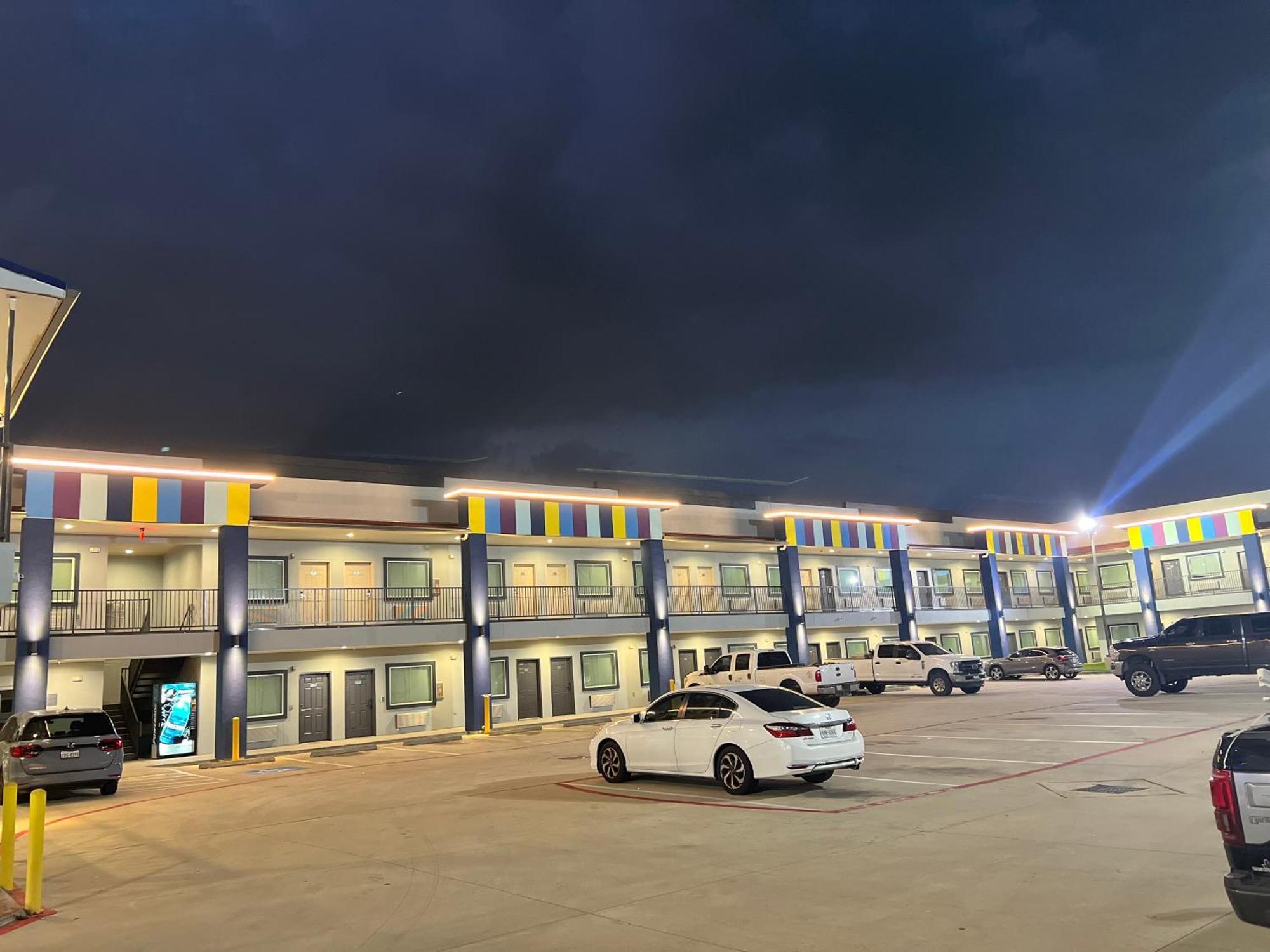 Lotus Motel 2*