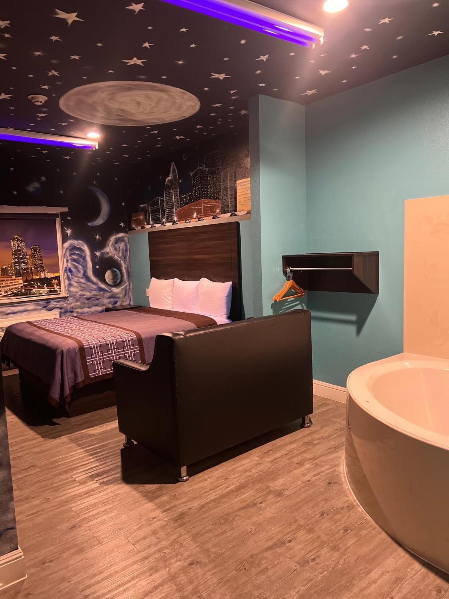 Lotus Motel Houston
